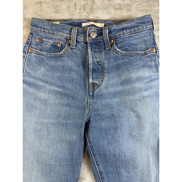 Levis Jeans Womens 25 Premium Wedgie Straight Med Wash Distressed Raw Hem Big E - Picture 2 of 11